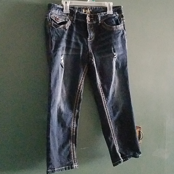 Capris - Picture 1 of 3